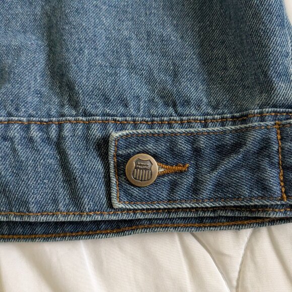 Union Pacific Jean Jacket Men's XL Blue Railroad Portland Service Unit 150 Years - Picture 8 of 13
